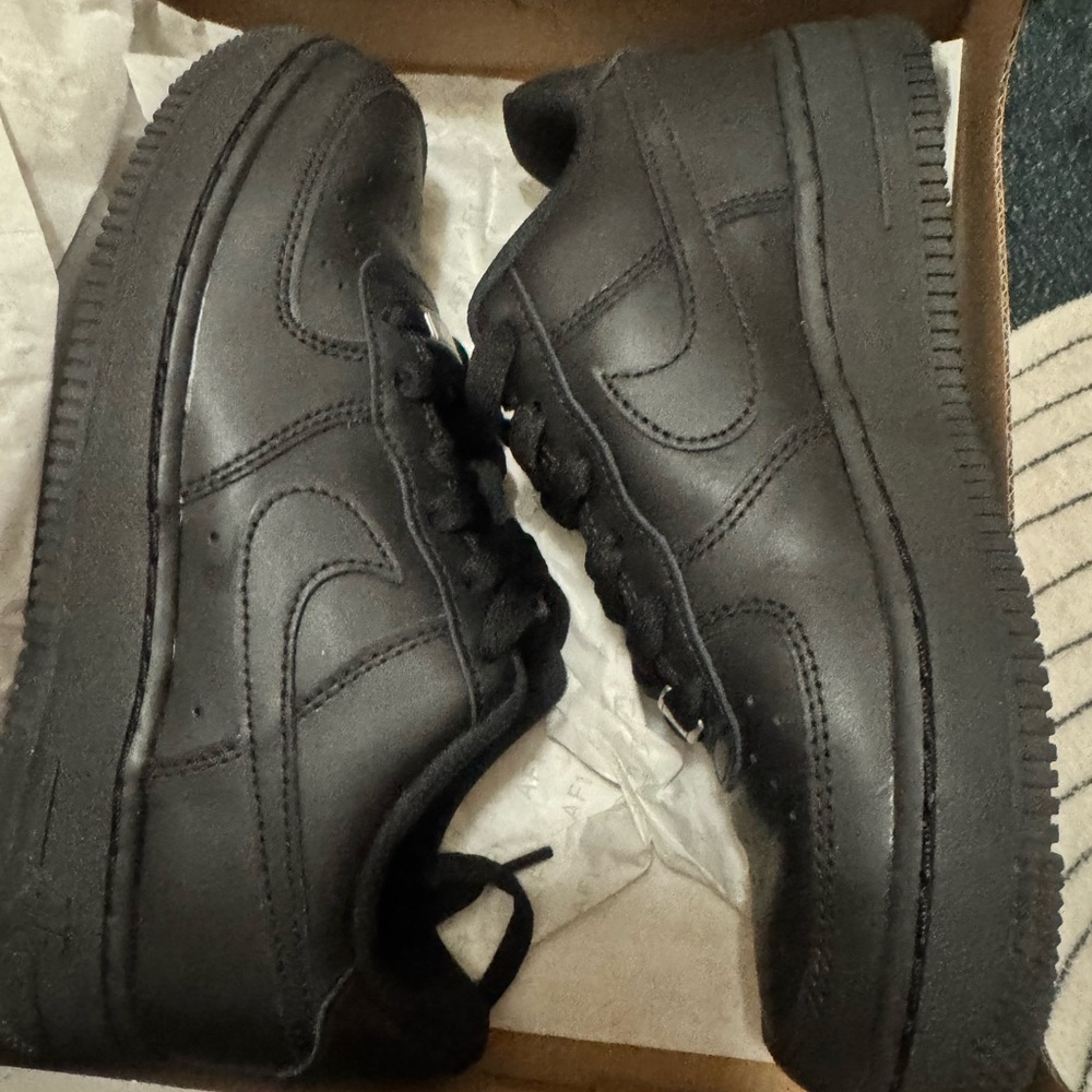 Men's Black Sneakers